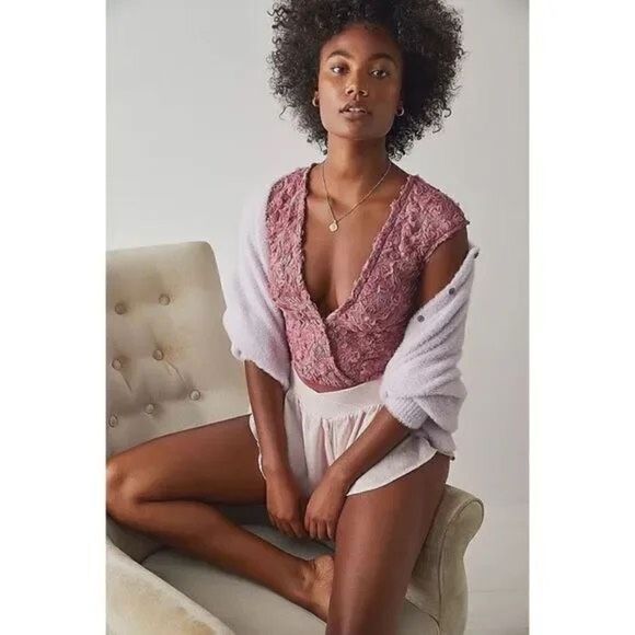 Free people - 2 hot 2 handle pink bodysuit size Medium - Picture 1 of 8